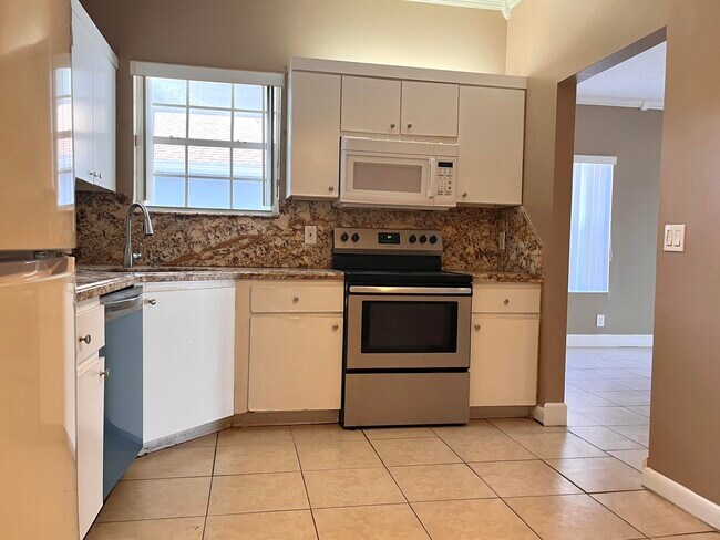 Foto del edificio - 3871 Circle Lake Dr