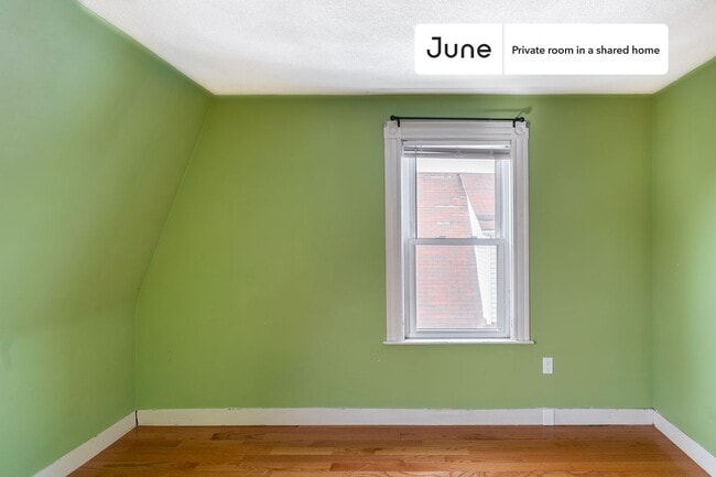 Building Photo - Room in Shared 6 bed/1.5 bath home