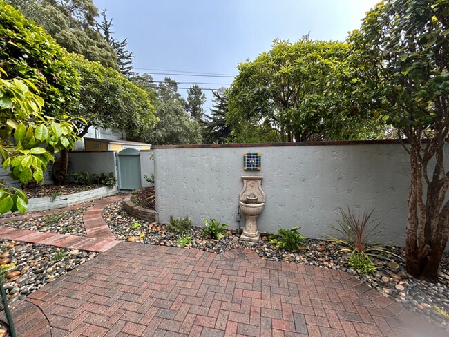 Building Photo - 3269 Serra Ave