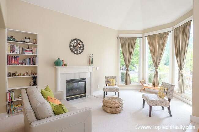 Foto del edificio - Lovely 4 Bedroom | 2.5 Bathroom Single Family Home | Corner Lot | Kaiser Woods Community