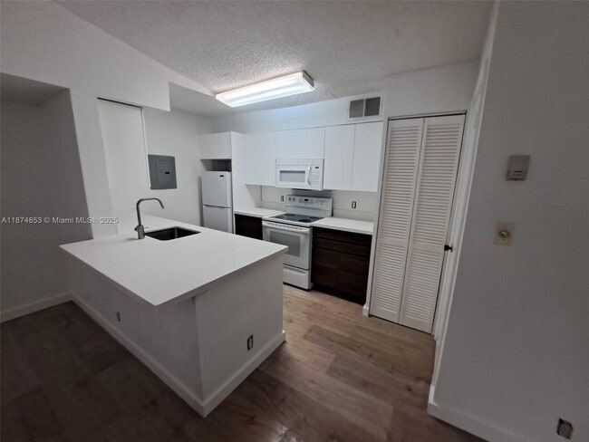 Building Photo - 2946 S University Dr