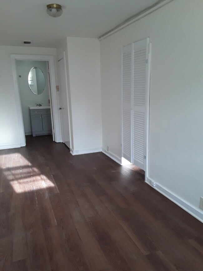 Dormitorio espacioso - 339 Semple St