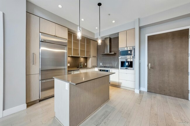 Building Photo - 260 Salter St