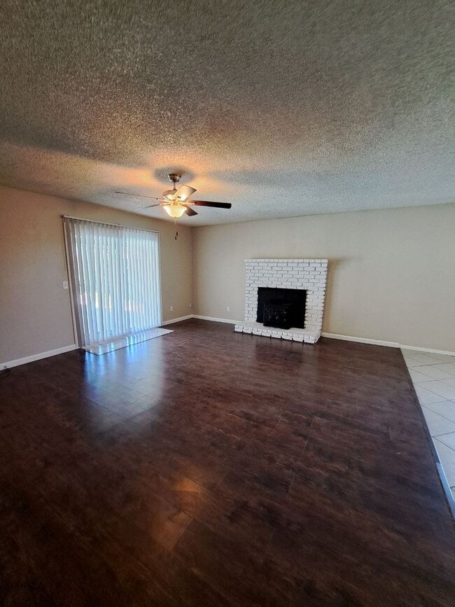 Building Photo - Stunning 4-Bedroom Kerman Home with Swimming Pool Available Soon!