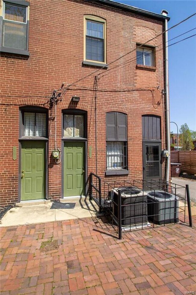 Building Photo - 2214-2216-2216 Cherokee St