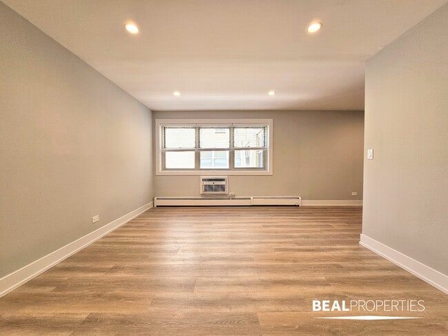 Photo - 452 W Oakdale Ave Apartment