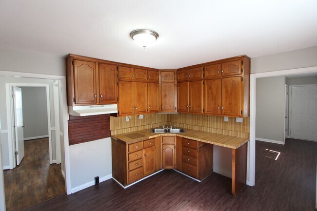 Foto del edificio - New on the Market with Great New Features!!