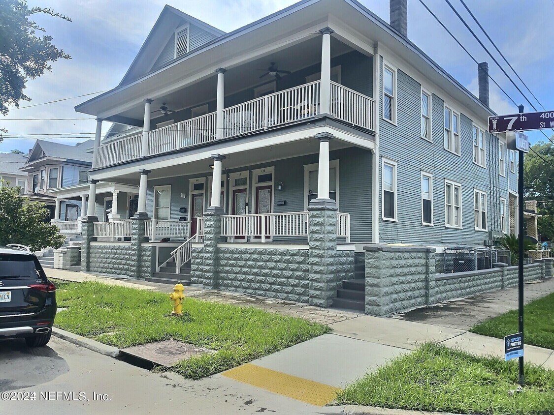 Foto principal - 430 E 7th St