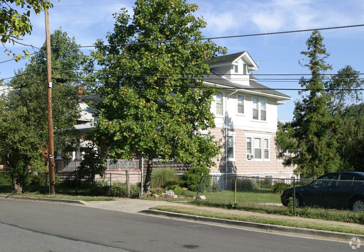 Foto del edificio - 240 Manor Cor