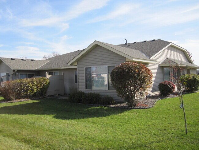 Foto del edificio - 760 Plum Tree Ln