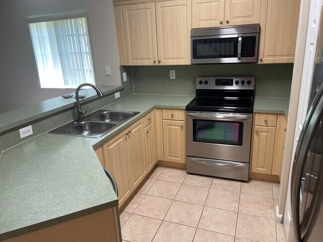 Foto del edificio - 5051 SE Mariner Garden Cir