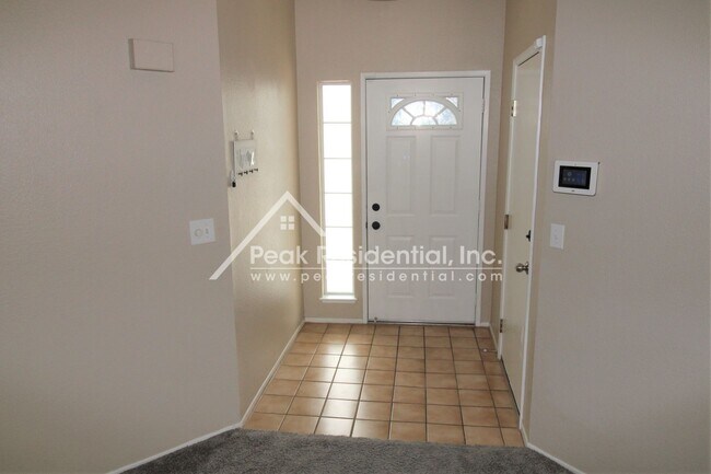 Building Photo - Cute 3bd/2ba Elk Grove Home With 2 Car Gar...