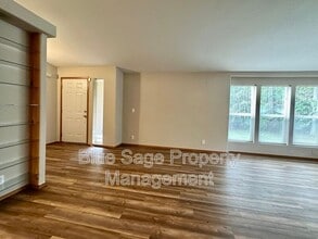 Building Photo - 1375 S Bagley Creek Rd