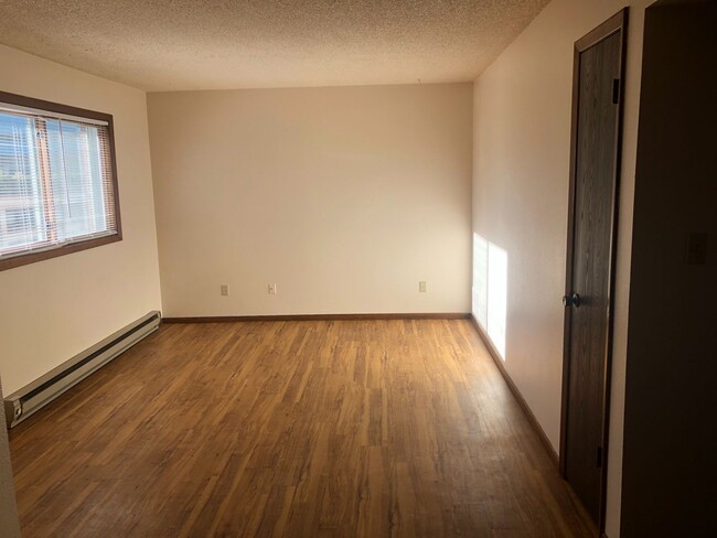 Building Photo - Fantastic 2 Bedroom Condo