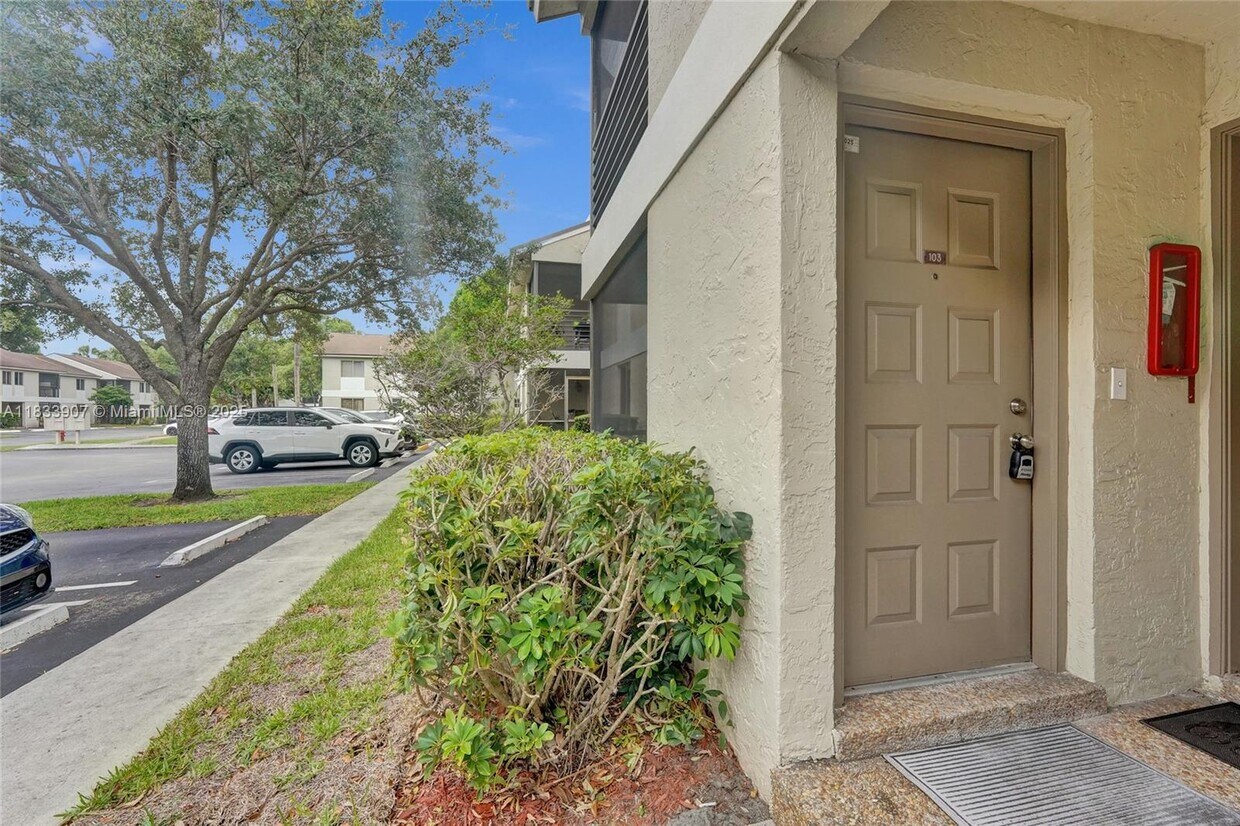 Foto principal - 106 Gardens Dr