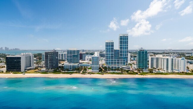 Foto del edificio - 6799 Collins Ave