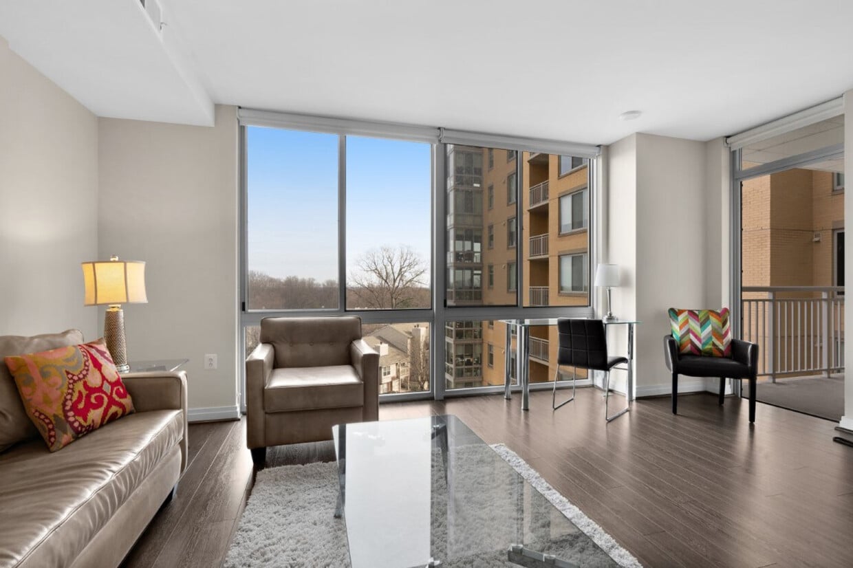 Primary Photo - 3718 Midtown Dr