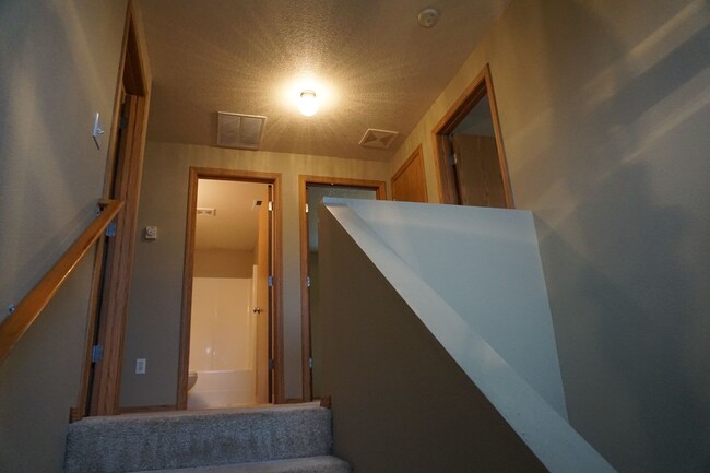 Building Photo - 6412 NE 78th Ave
