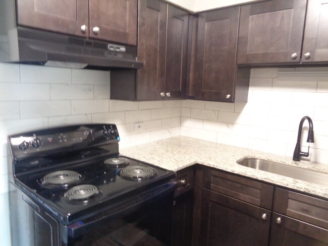 Building Photo - 1340 N Main St