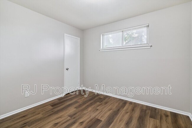 Foto del edificio - 2800 Tarbora Ave