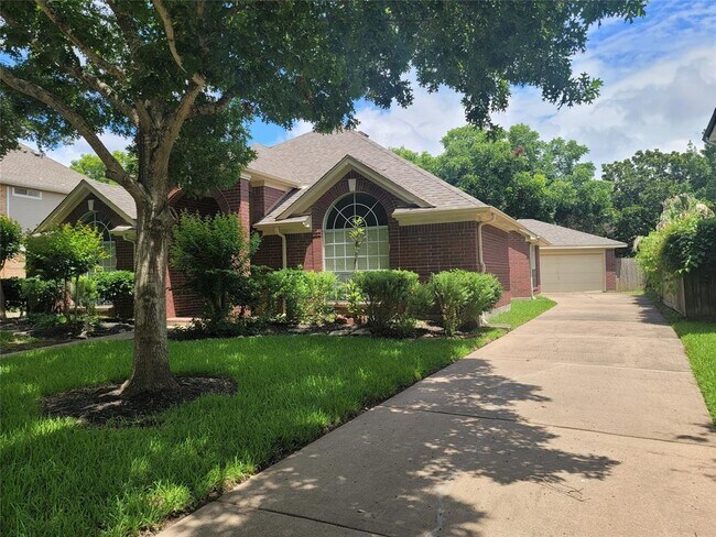 Building Photo - 1711 Monvale Ln