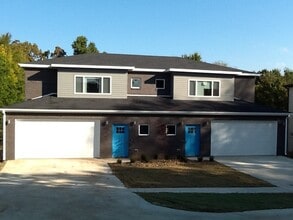 Building Photo - 2748-2750 Wildwood Dr