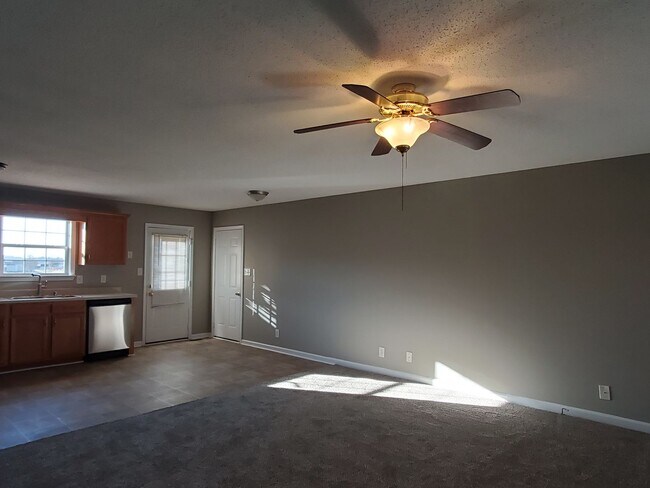 Foto del edificio - $1375 - 3 Bedroom 2 Bath Charming Ranch Home