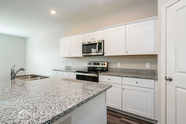 Building Photo - 1645 Braeburn Ln