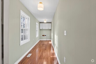 Building Photo - 2201 Knollwood Dr