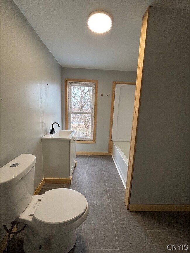 Building Photo - 116 S Meadow St