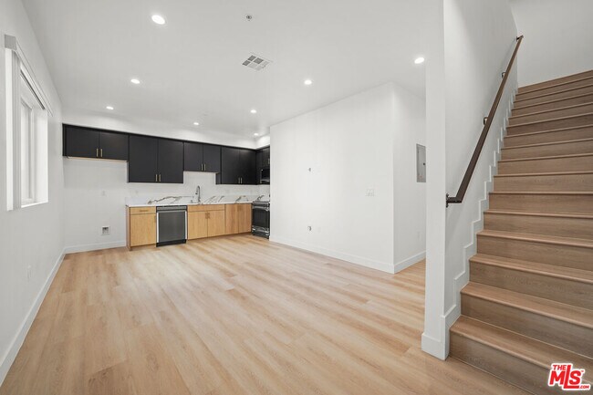Foto del edificio - 4176 Willimet Ave