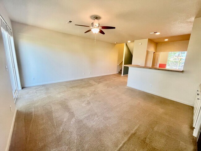 Foto del edificio - Cedar Hills/Mills Area Two Bedroom Townhome with 2 Car Garage, A/C & Private Deck.