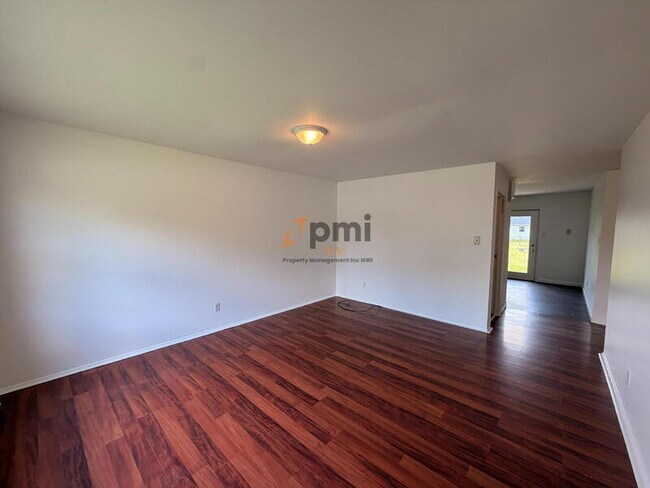 Foto del edificio - 5588 Tulip Ave