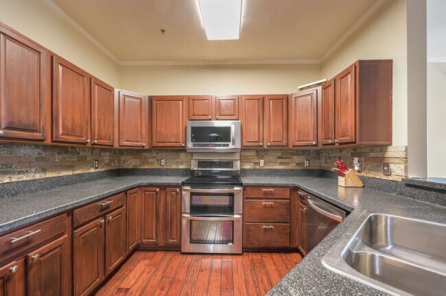 Building Photo - 3902 N Sagamore Dr