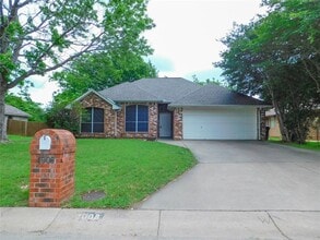 Building Photo - 1008 Bayfield Dr