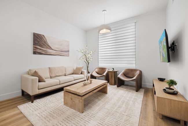 1542 - 1542 Apartment