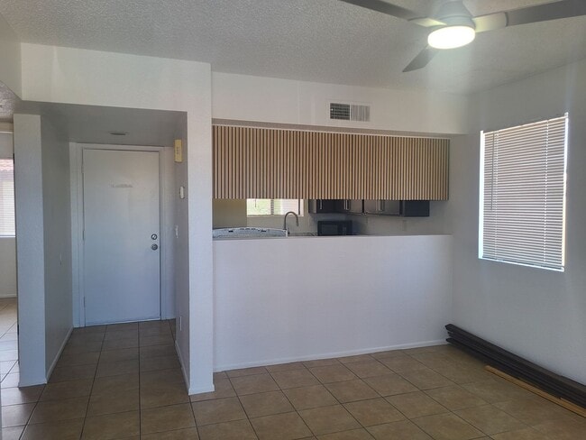 Photo - 2650 - 11 Apartment
