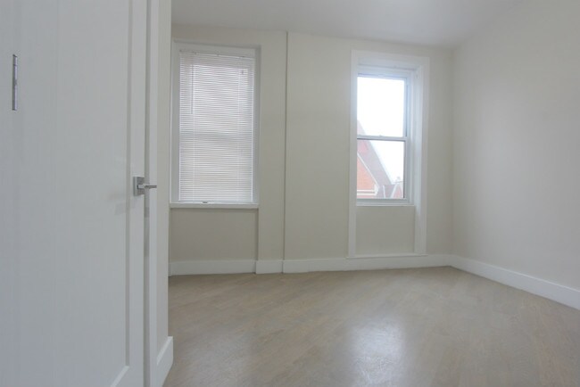 Building Photo - 473 Tompkins Ave