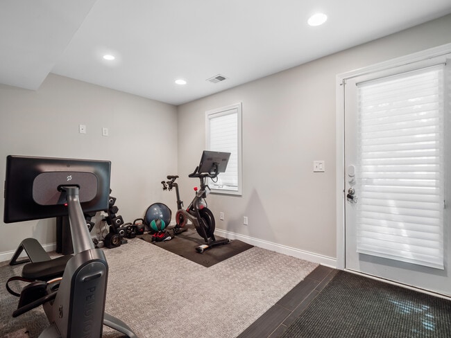 Building Photo - 1471 Lindazzo Ave