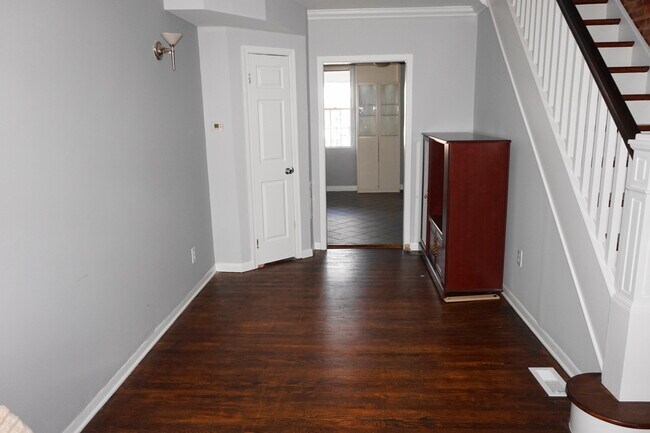 Building Photo - 2 Bedroom Townhome in Linwood/Patterson Pa...