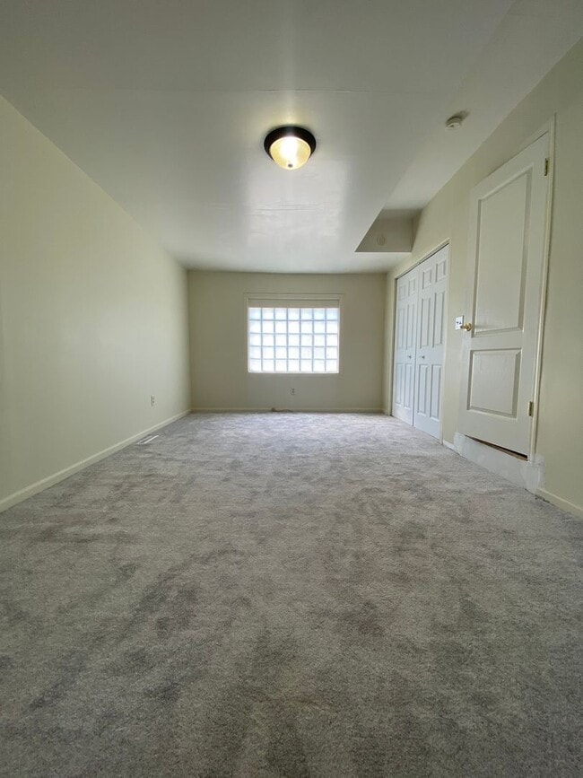 Building Photo - Three Bedroom Home in Battle Creek