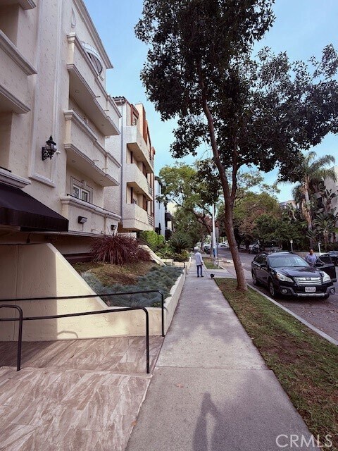 Building Photo - 12011 Goshen Ave