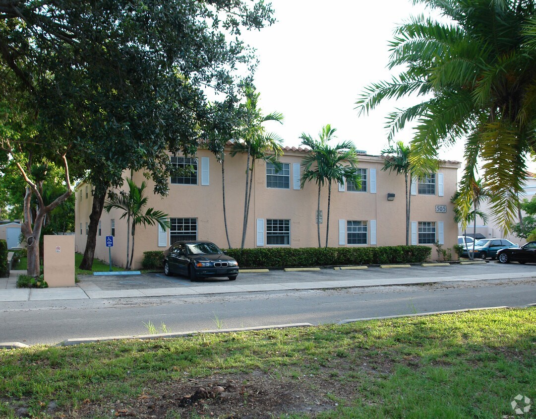 Foto del edificio - 505 SE 18th Ct