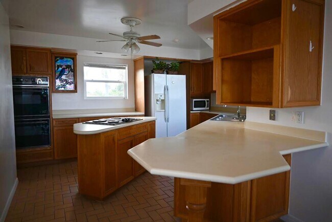 Building Photo - 604 S Ocean Dr