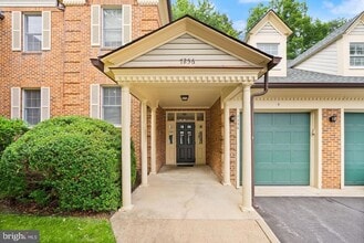 Building Photo - 7256 Glen Hollow Ct