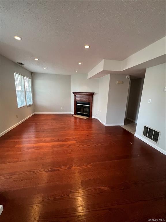 Foto del edificio - 2910 Whispering Hills Dr