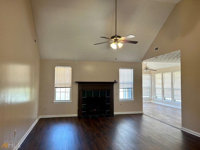 Foto del edificio - 312 Spring Creek Dr