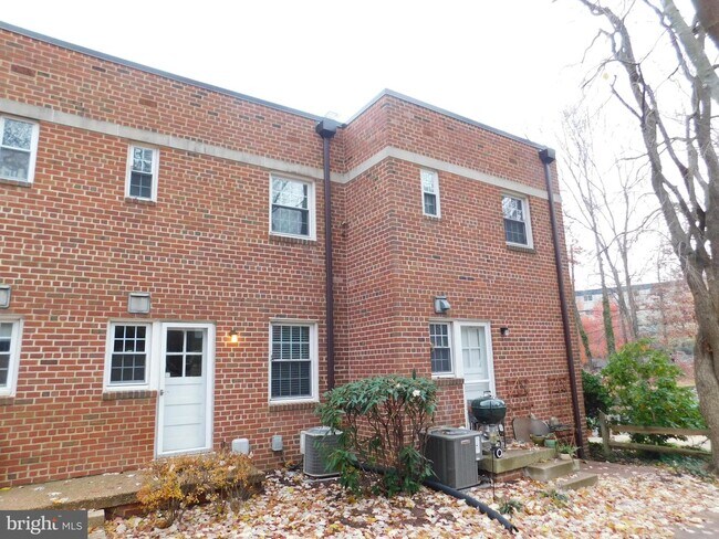 Building Photo - 1804 E W Hwy