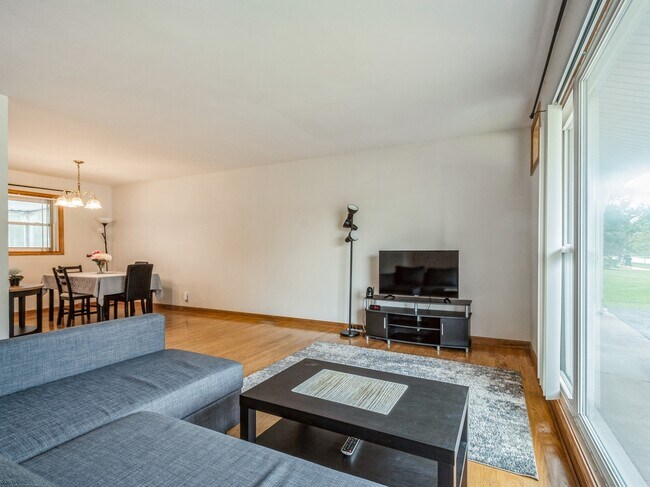 Foto del edificio - 725 Milton Ln