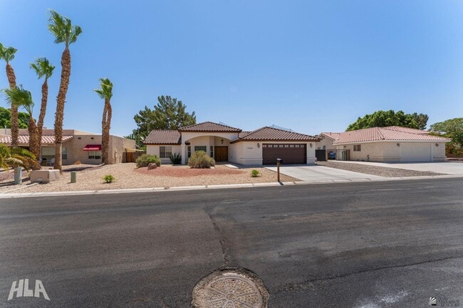 Building Photo - 10226 S Del Rey Dr